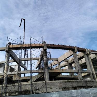 Estructura de graderías del estadio de softbol de San Andrés en proceso de reforzamiento