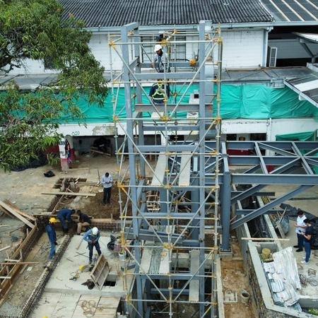 Montaje de la estructura metálica del proyecto Terrazas San Fernando