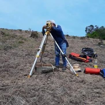 Levantamiento topográfico con estación total en un lote